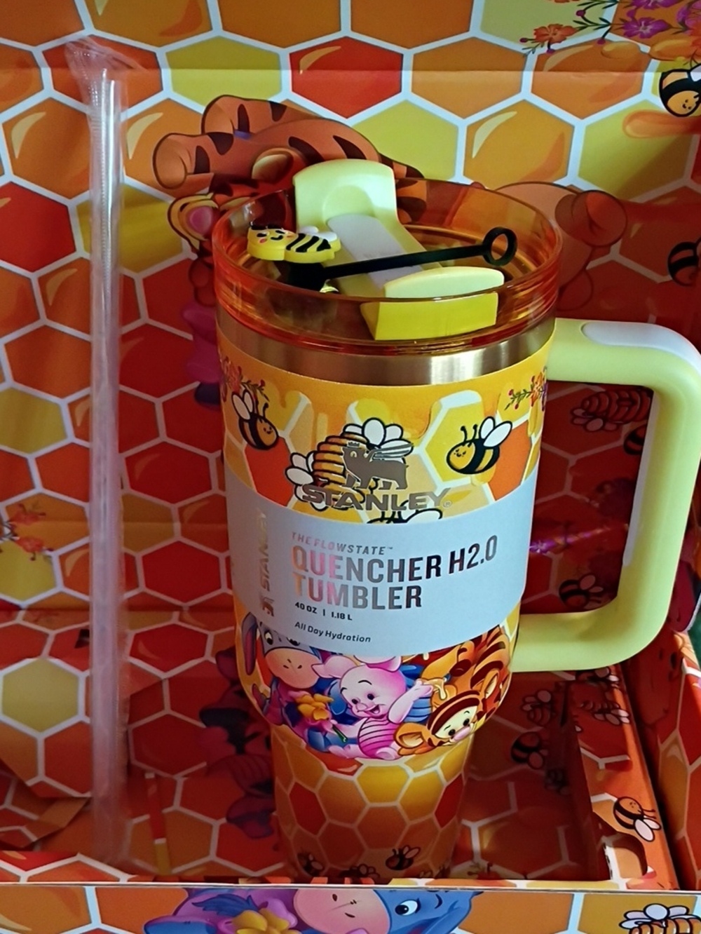Winnie the Pooh & Friends honeycomb 40 oz Stanley